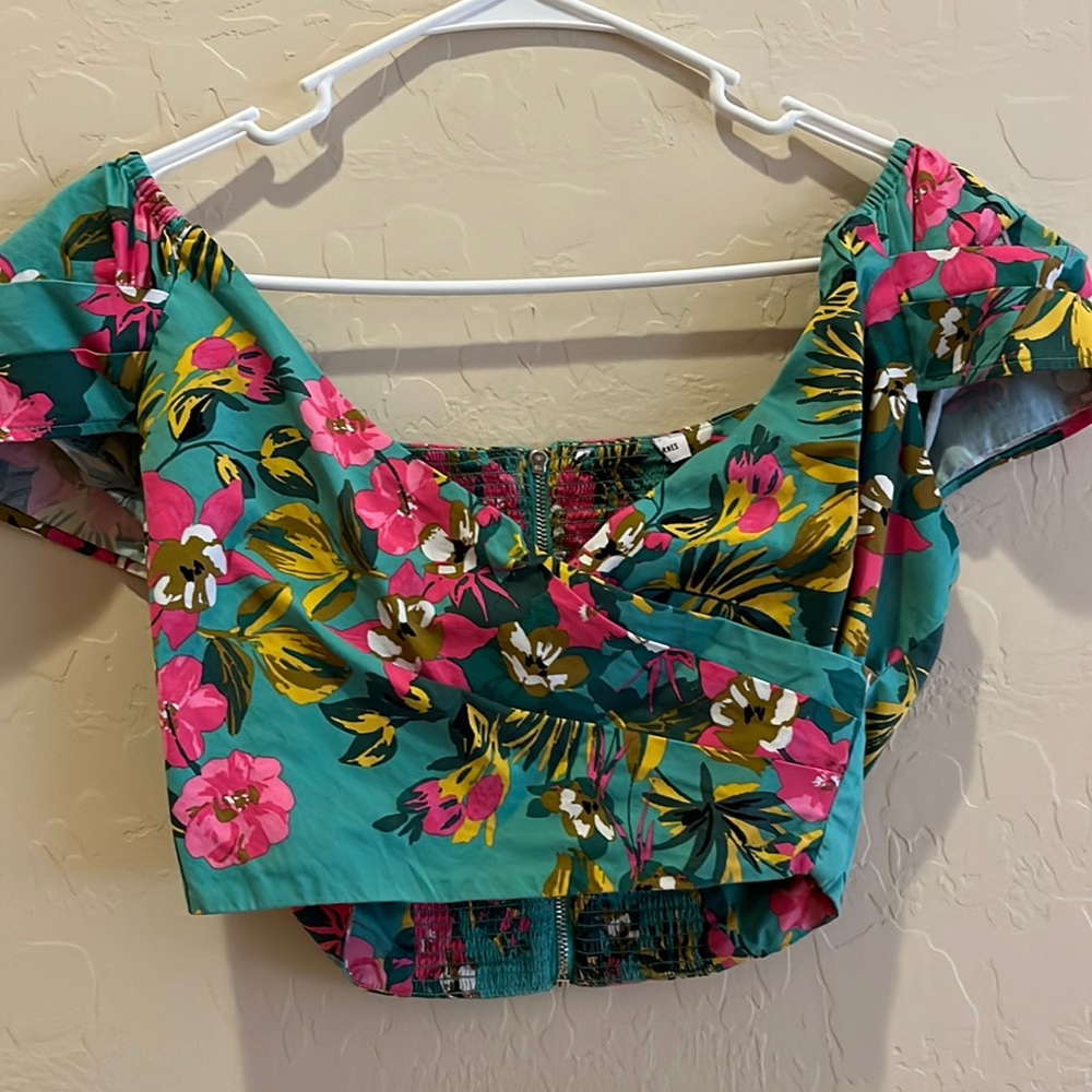 Fun Floral Express Crop Top, Size Extra Small. Like New